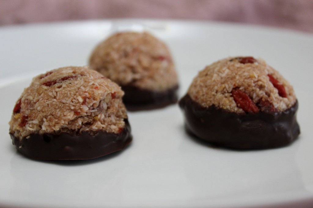 Goji_Pomegranate_Macaroons