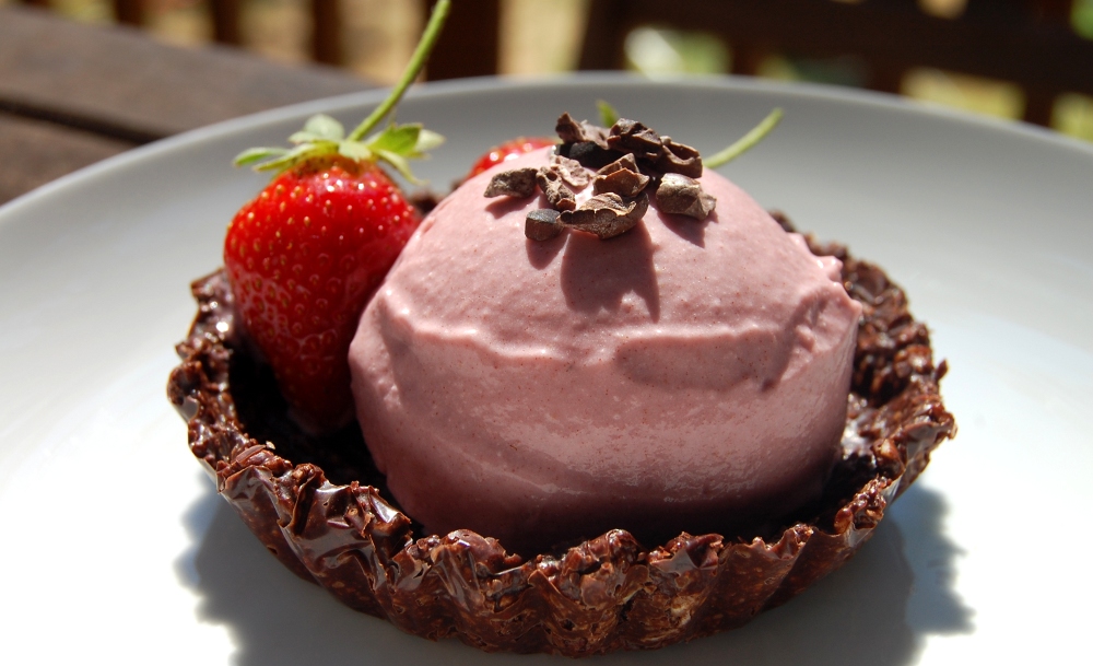 strawberry ice in cacao nests_Small